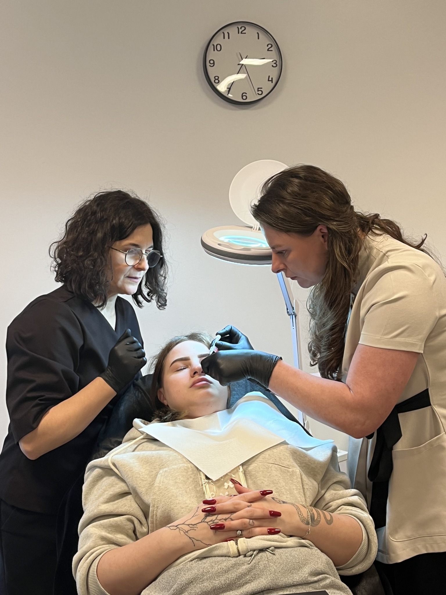 auskarų vėrimo mokymai